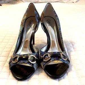 Carlos Santana Roulette heels silky blue and champagne swirls. Size 8.5